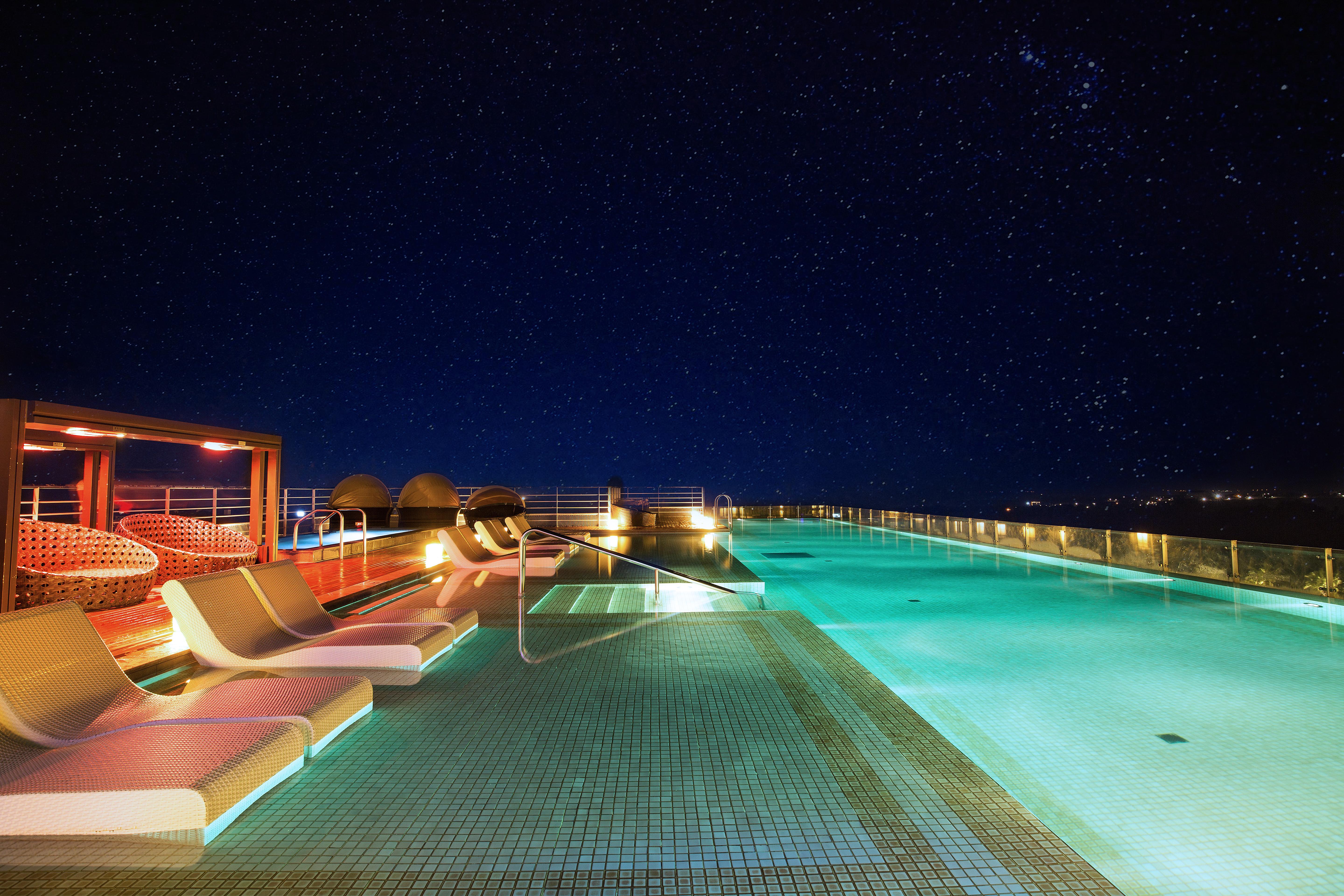 Kensington Jeju Hotel Экстерьер фото Rooftop pool at the hotel