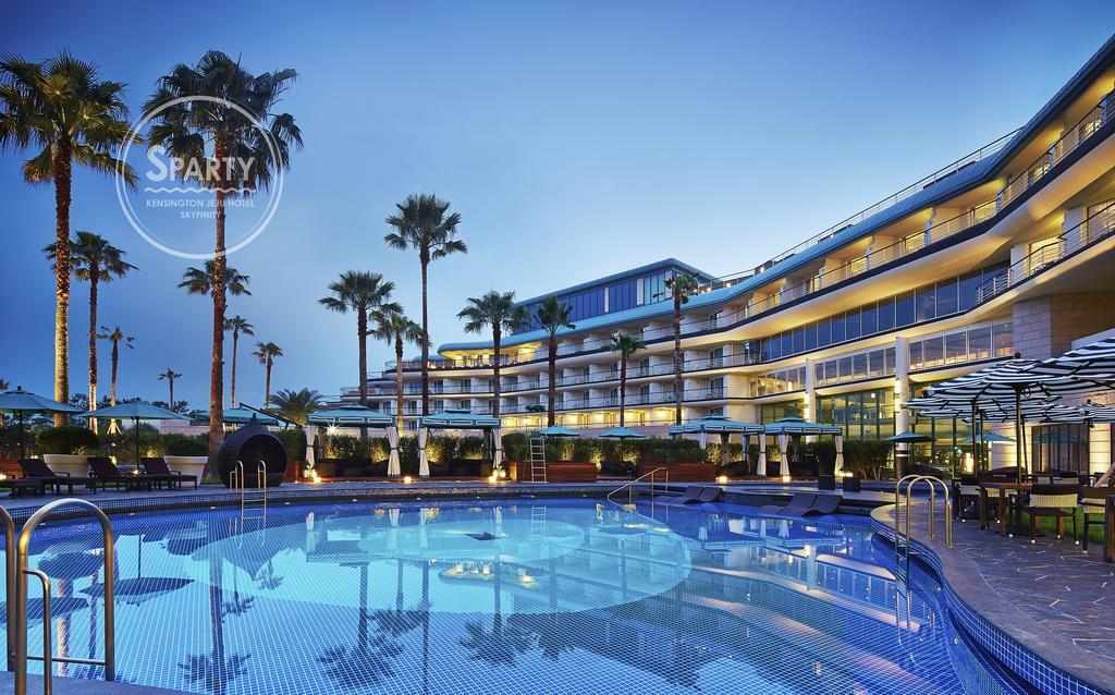 Kensington Jeju Hotel Экстерьер фото The pool at the Sheraton Jumeirah Hotel