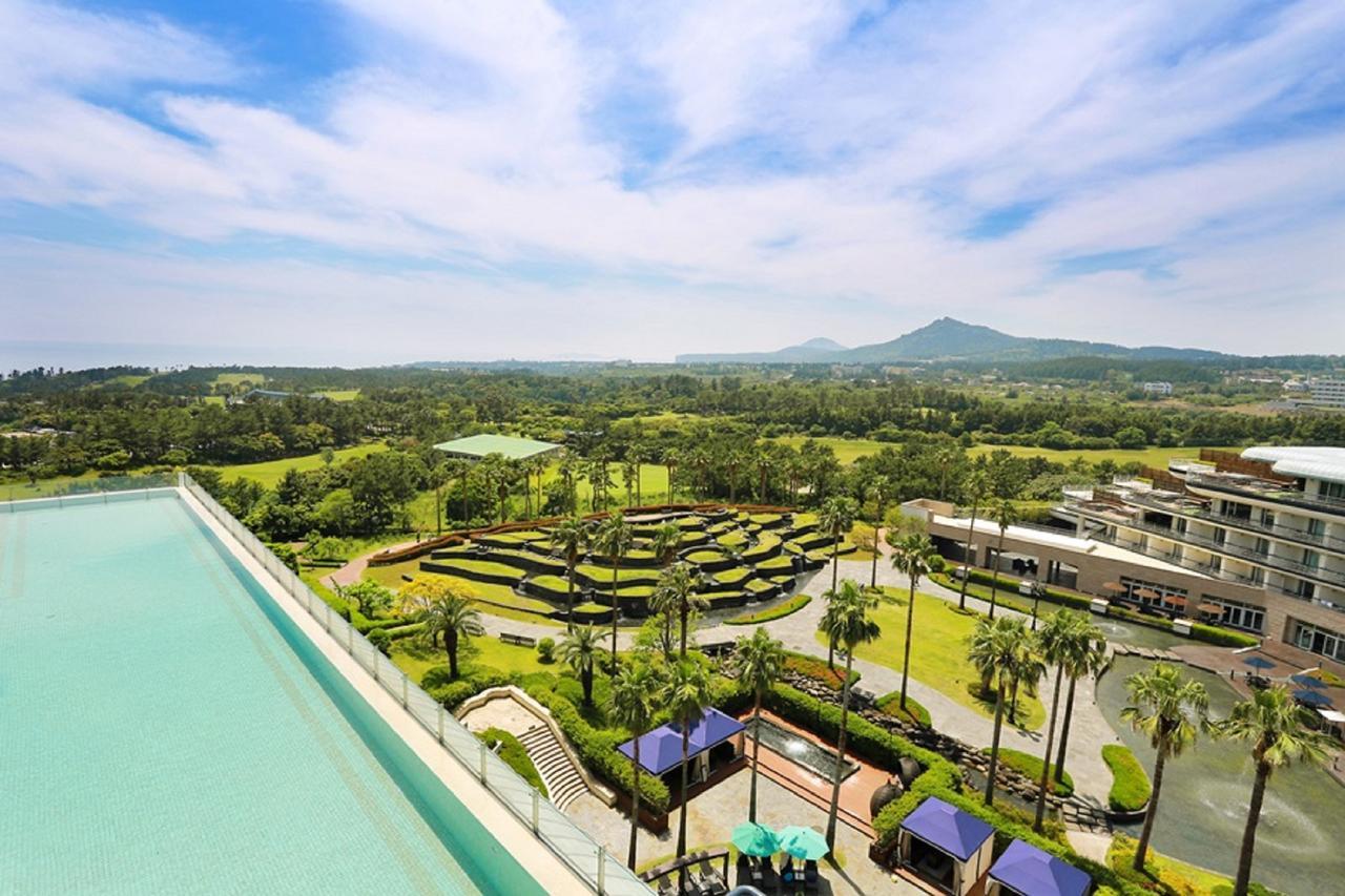 Kensington Jeju Hotel Экстерьер фото Skyline view of the golf course