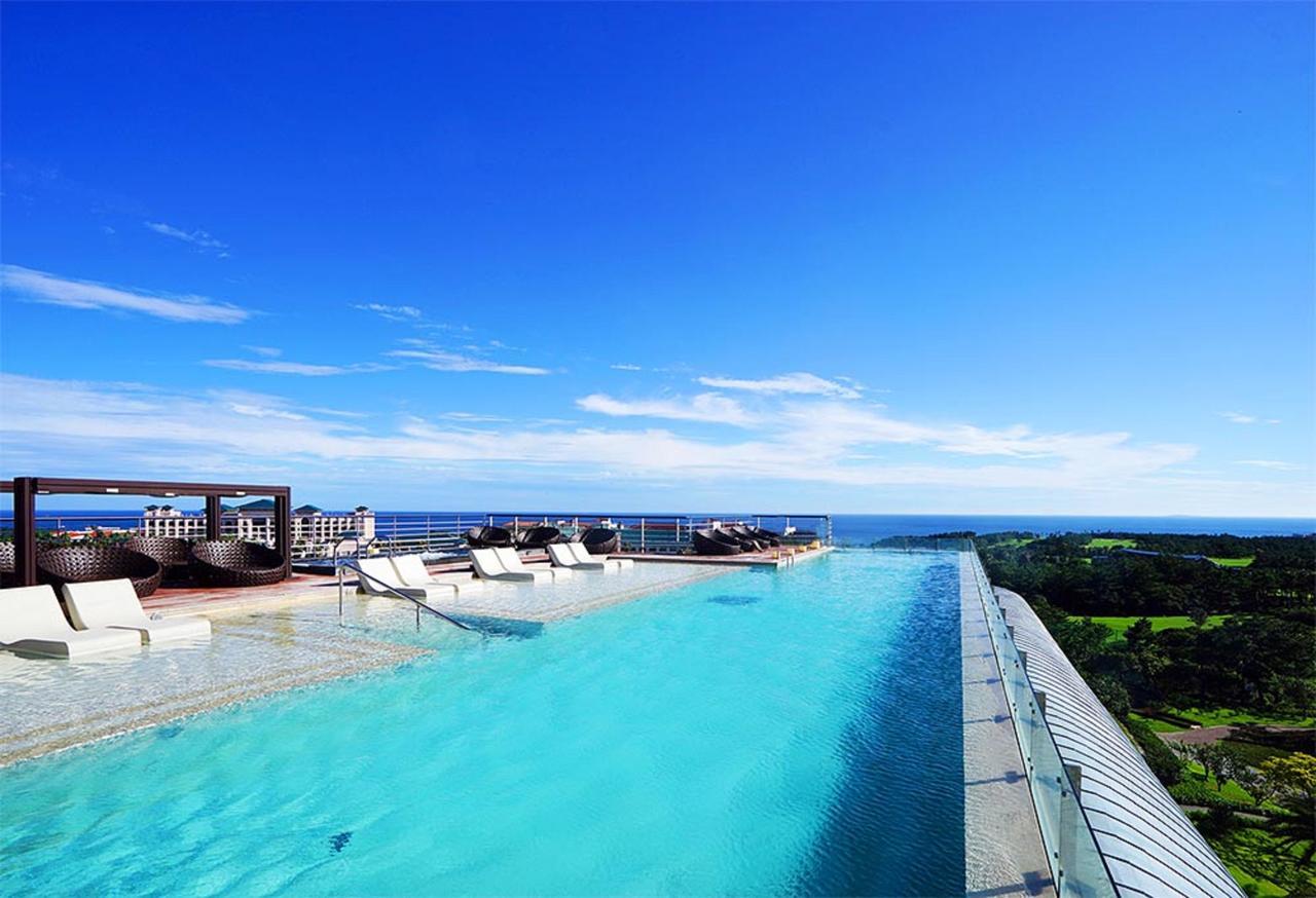 Kensington Jeju Hotel Экстерьер фото Infinity pool at the top of the hotel