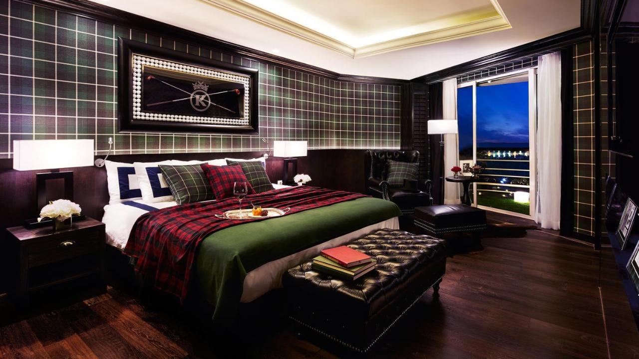 Kensington Jeju Hotel Экстерьер фото A bedroom at The Ivy Hotel